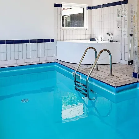 12 Person In Hundested-by Traum *