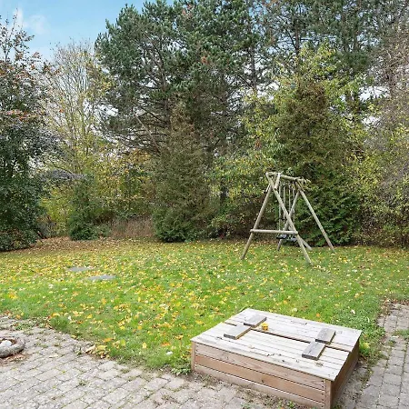 12 Person In Hundested-by Traum