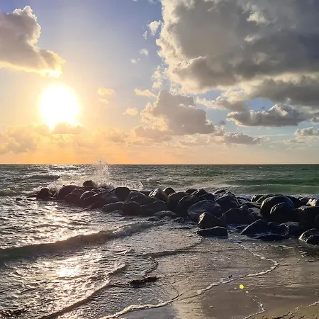 12 Person In Hundested-by Traum *