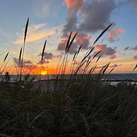 12 Person In Hundested-by Traum