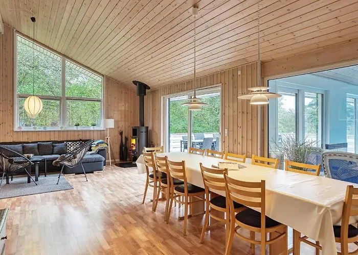 12 Person In Hundested-by Traum